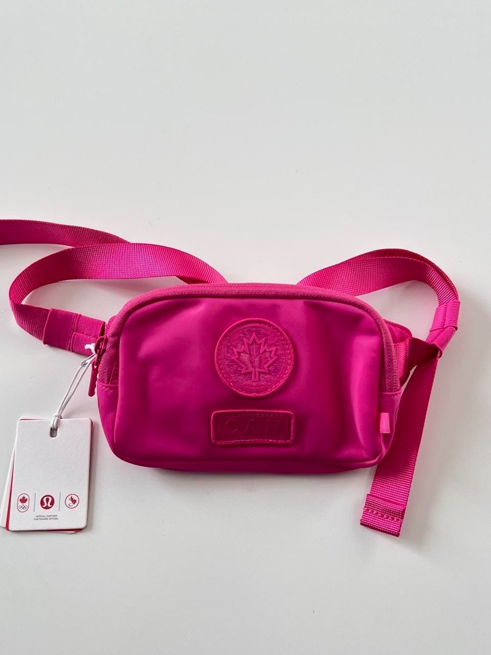 NWT Lululemon Canada Sonic pink belt bag